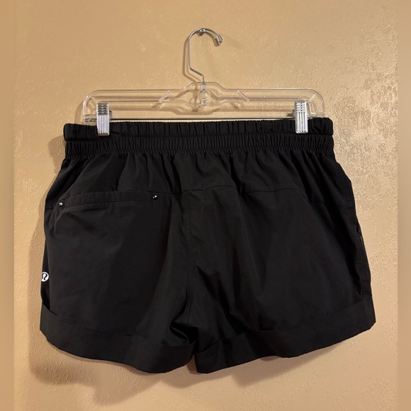 Lululemon Spring Break Away shorts sz 8 - Picture 2 of 4